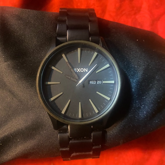Gold Nixon Sentry SS Watch - Picture 5 of 6